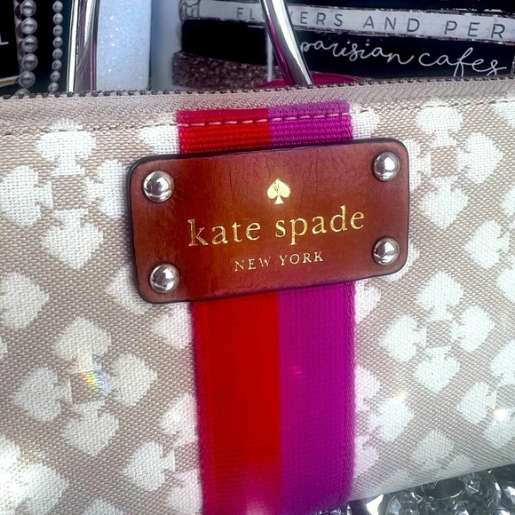 Kate Spade New York Neda Classic Stucco Zip Around wallet - Picture 7 of 11